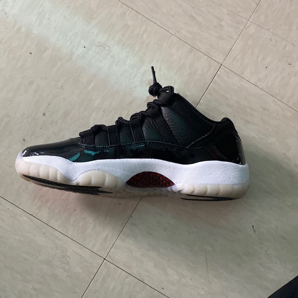 Air Jordan 11 Retro low - Picture 1 of 4